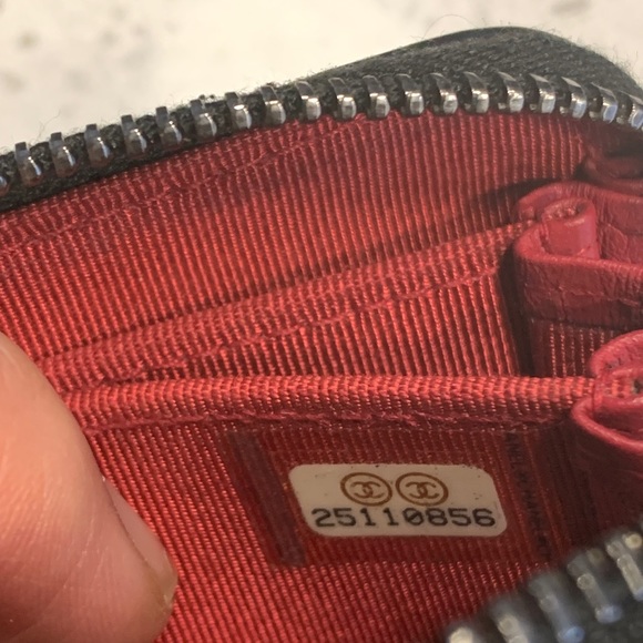 AUTHENTIC Chanel Gabrielle card holder - Picture 8 of 13